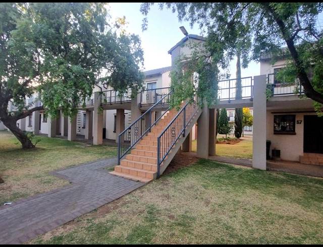 2 BEDROOM PROPERTY TO RENT IN MOOIKLOOF RIDGE ESTATE